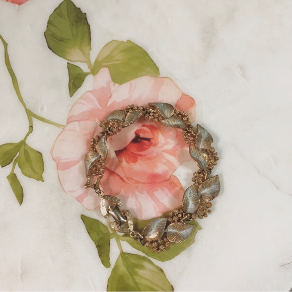 VINTAGE LEAF AND BERRY CLUSTER BRACELET IN GOLD TONE - Picture 12 of 16